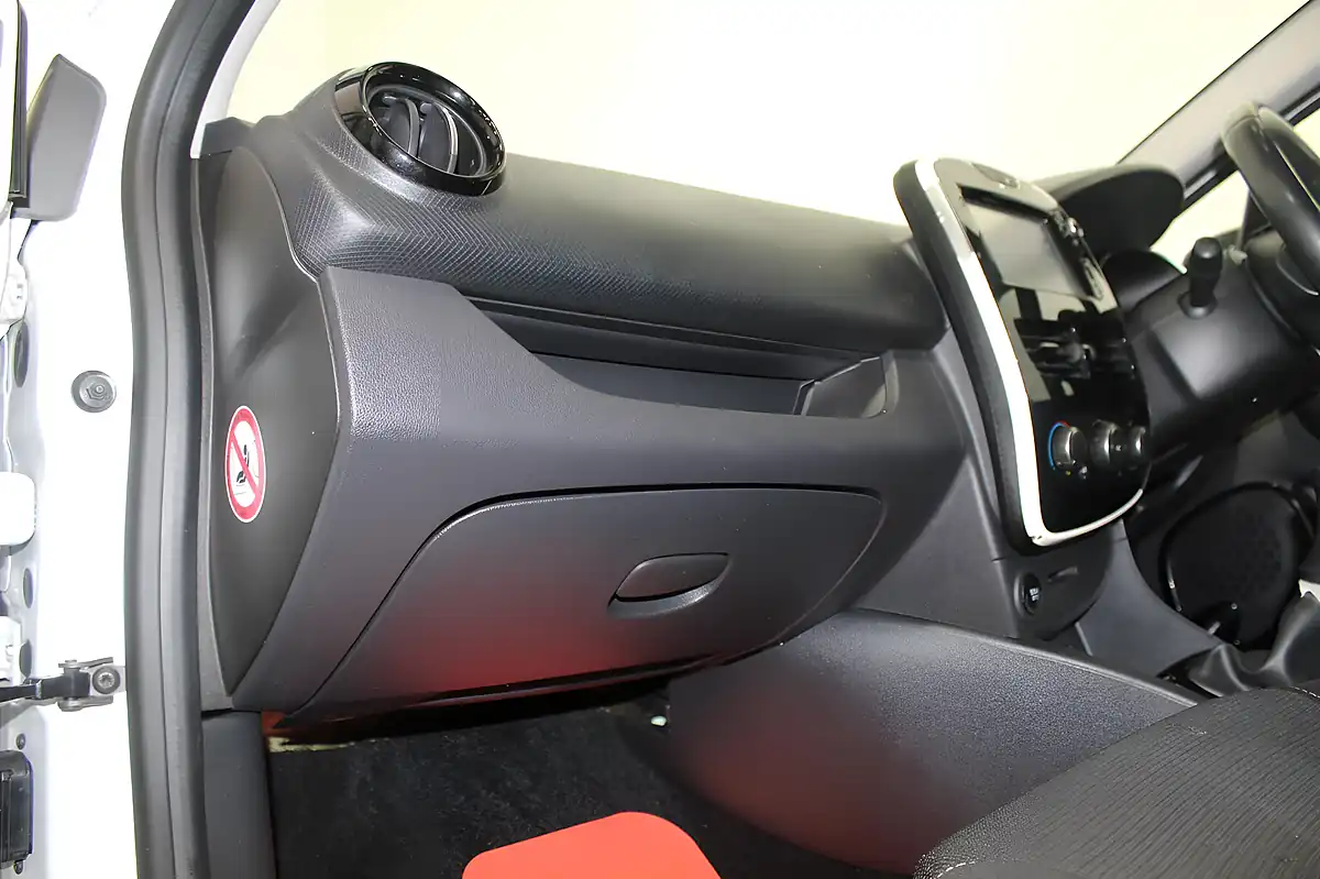 Used 2016 Renault Clio Dynamique Nav White - Interior and Exterior details 13