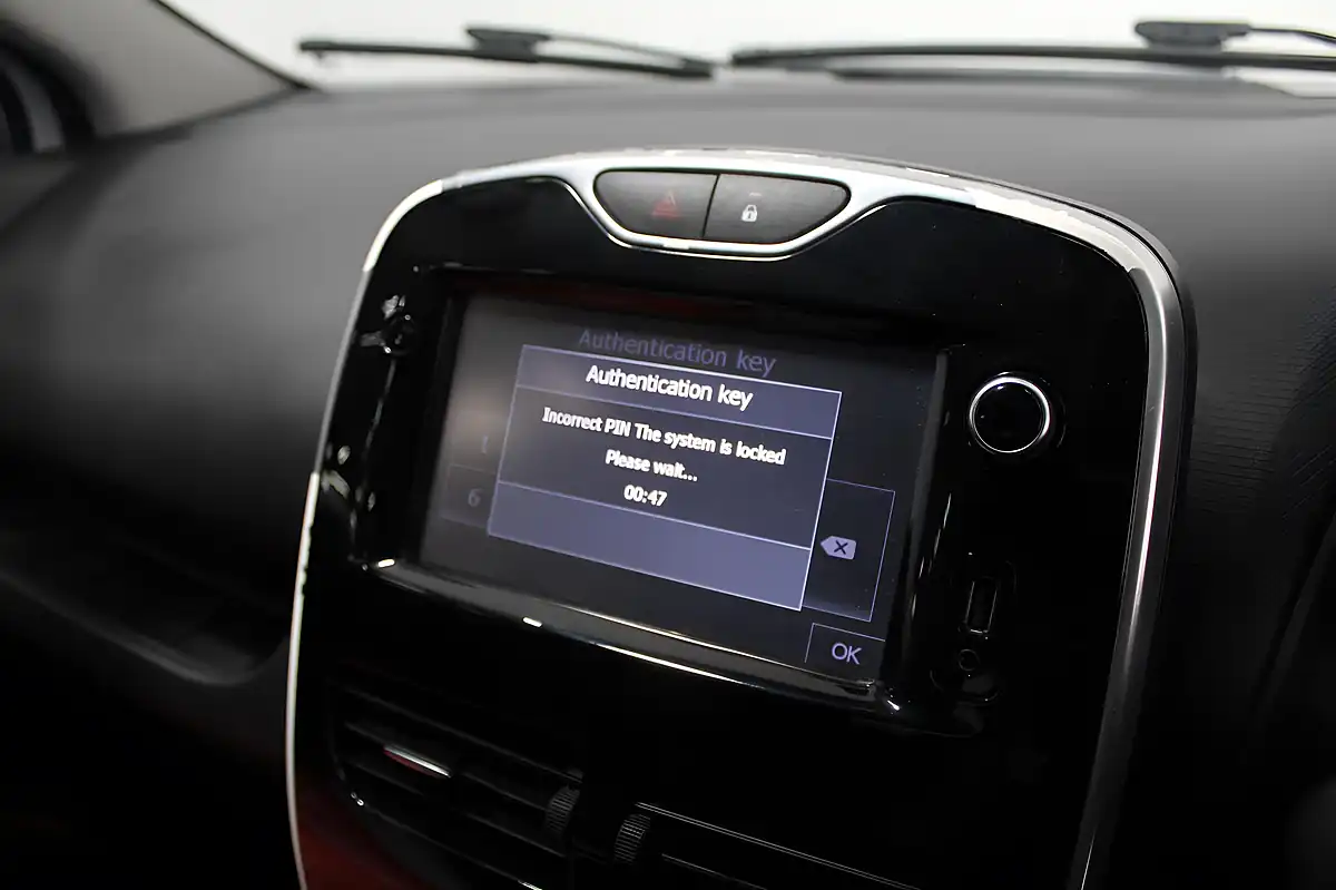 Used 2016 Renault Clio Dynamique Nav White - Interior and Exterior details 14