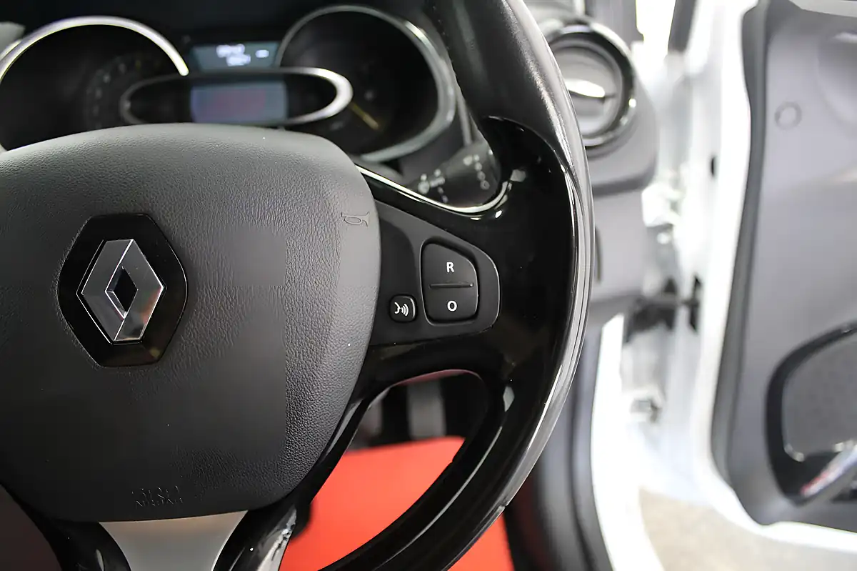 Used 2016 Renault Clio Dynamique Nav White - Interior and Exterior details 17