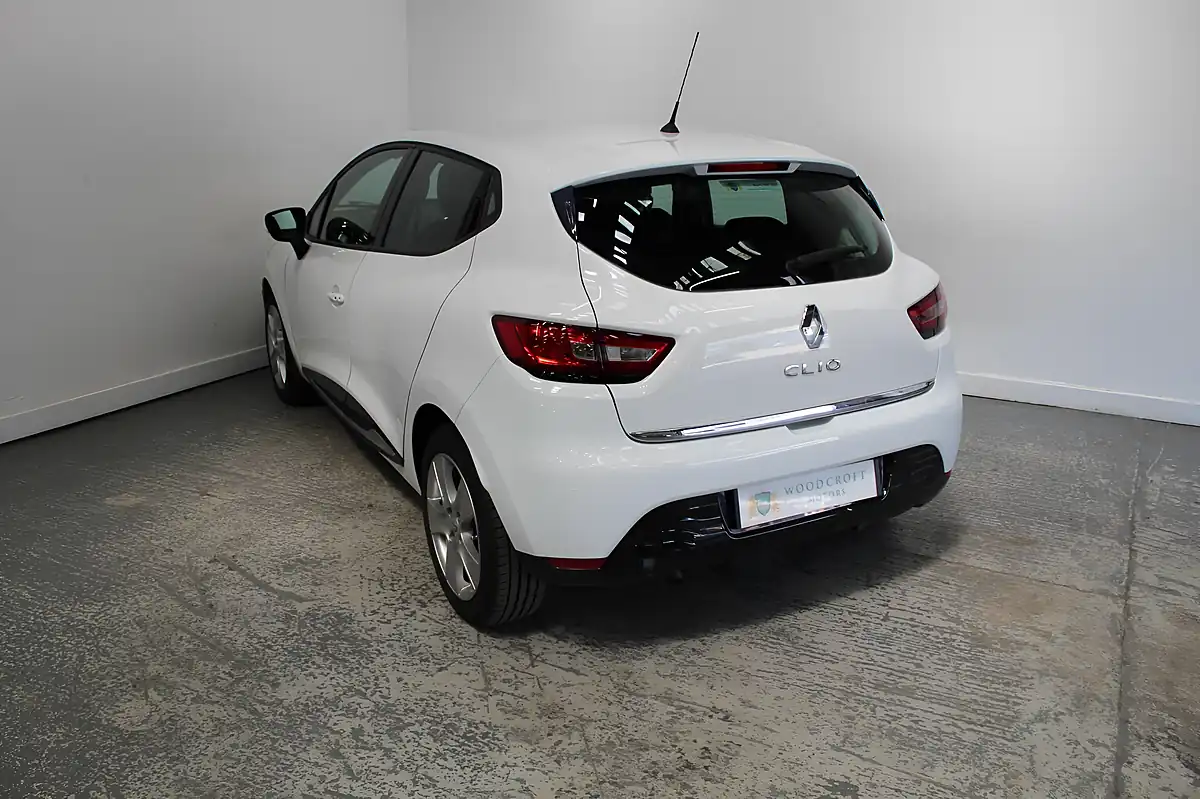 Used 2016 Renault Clio Dynamique Nav White - Interior and Exterior details 5