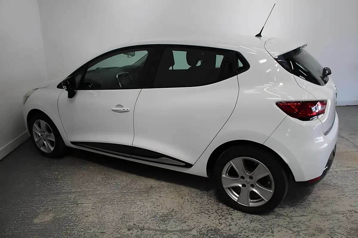 Used 2016 Renault Clio Dynamique Nav White - Interior and Exterior details 7