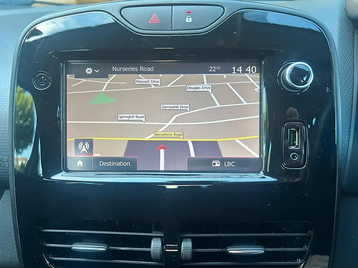 Used 2016 Renault Clio Dynamique Nav White - Interior and Exterior details 12