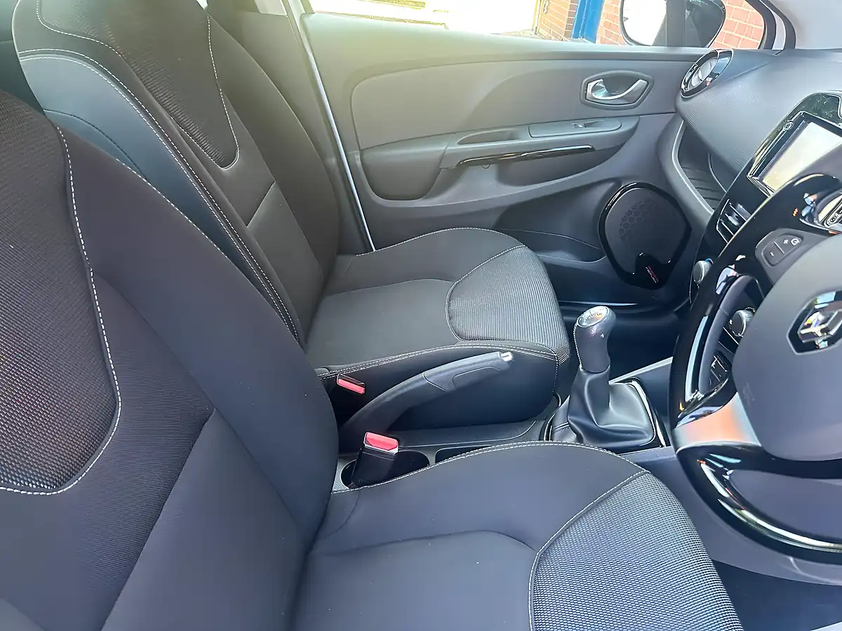 Used 2016 Renault Clio Dynamique Nav White - Interior and Exterior details 13