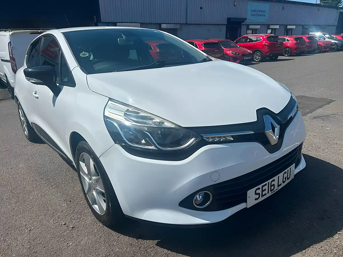 Used 2016 Renault Clio Dynamique Nav White - Interior and Exterior details 3
