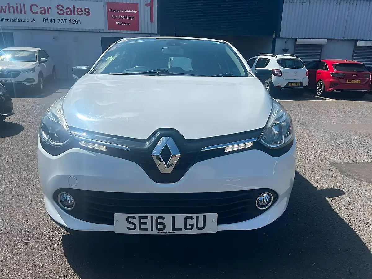 Used 2016 Renault Clio Dynamique Nav White - Interior and Exterior details 4