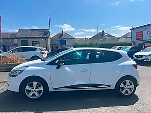 Used 2016 Renault Clio Dynamique Nav White - Interior and Exterior details 5