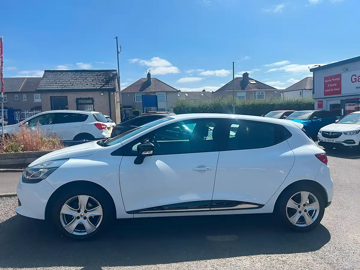 Used 2016 Renault Clio Dynamique Nav White - Interior and Exterior details 5