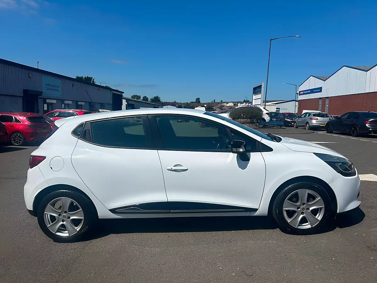 Used 2016 Renault Clio Dynamique Nav White - Interior and Exterior details 6