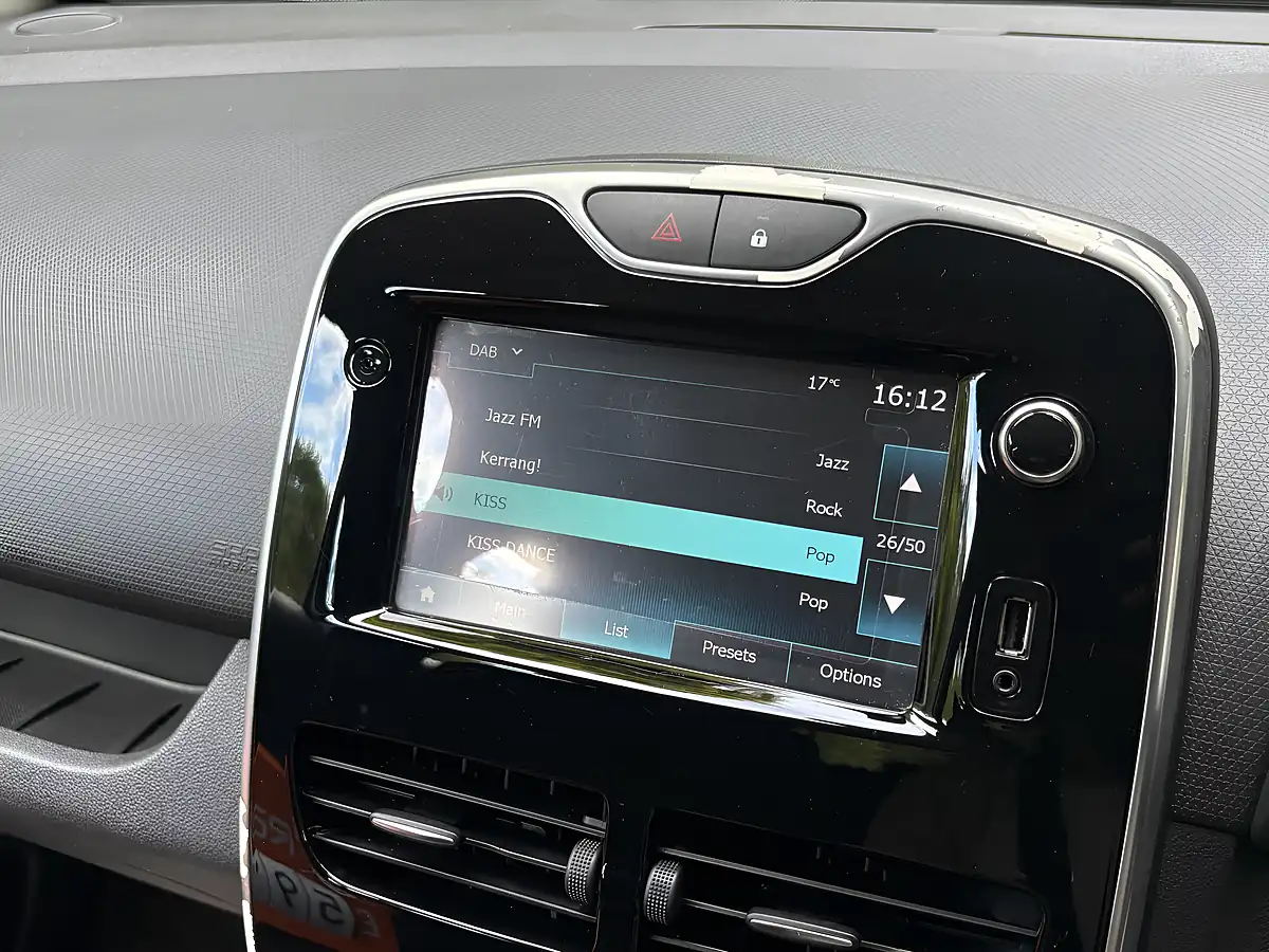 Used 2016 Renault Clio Dynamique Nav White - Interior and Exterior details 11