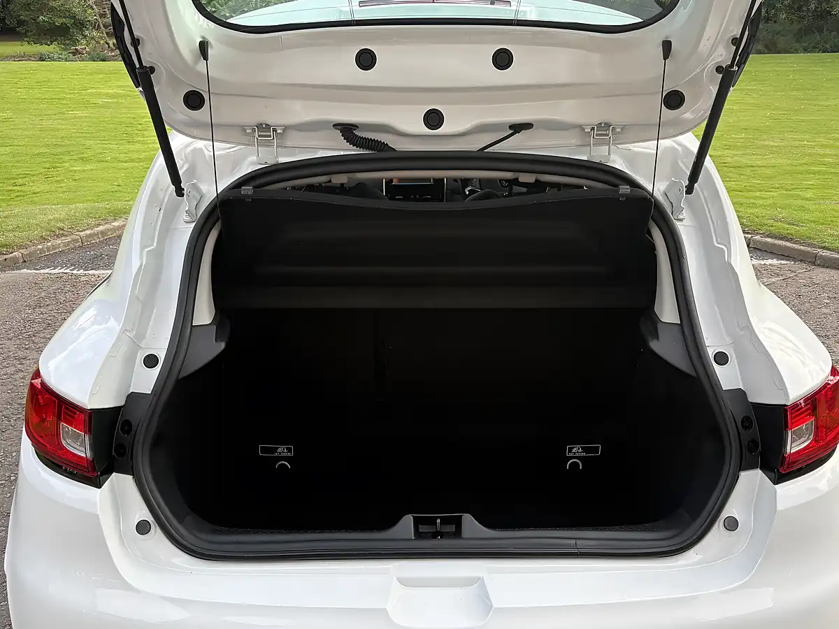 Used 2016 Renault Clio Dynamique Nav White - Interior and Exterior details 16