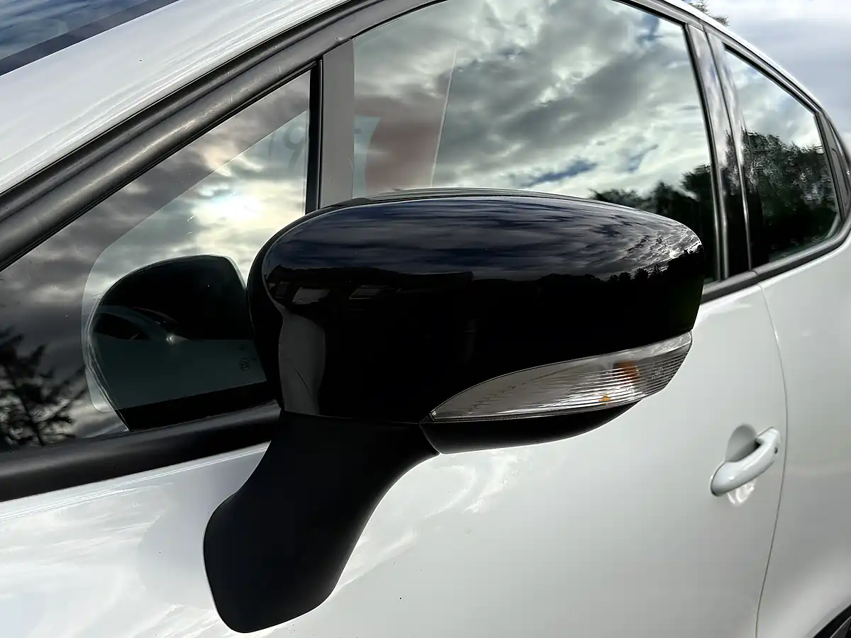 Used 2016 Renault Clio Dynamique Nav White - Interior and Exterior details 19