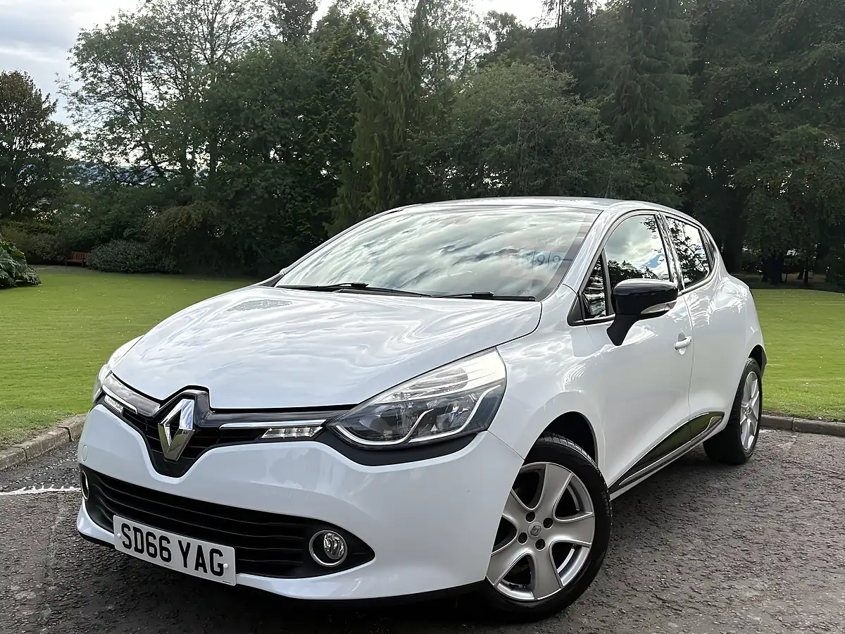 Used 2016 Renault Clio Dynamique Nav White - Interior and Exterior details 2