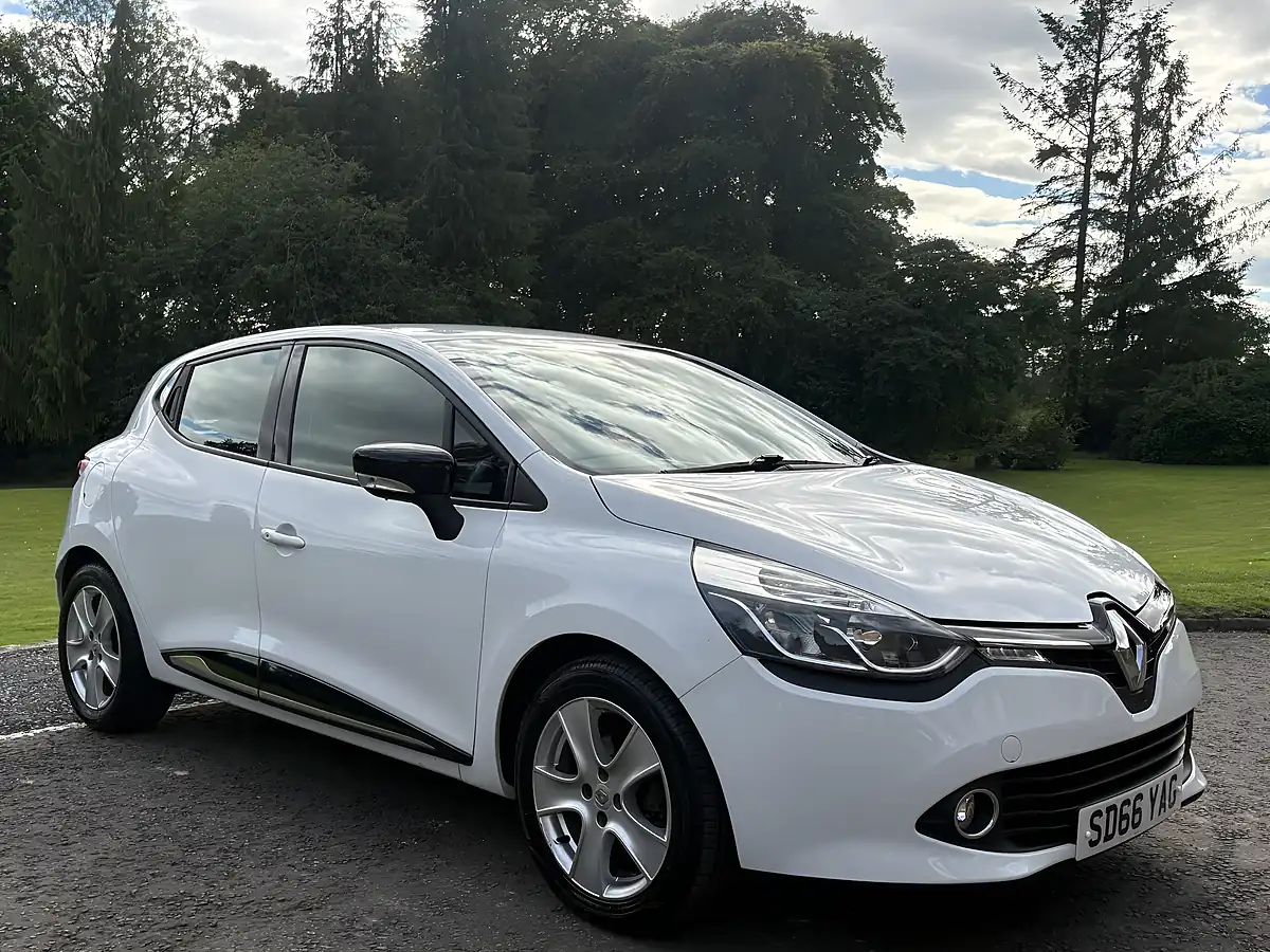Used 2016 Renault Clio Dynamique Nav White - Interior and Exterior details 3