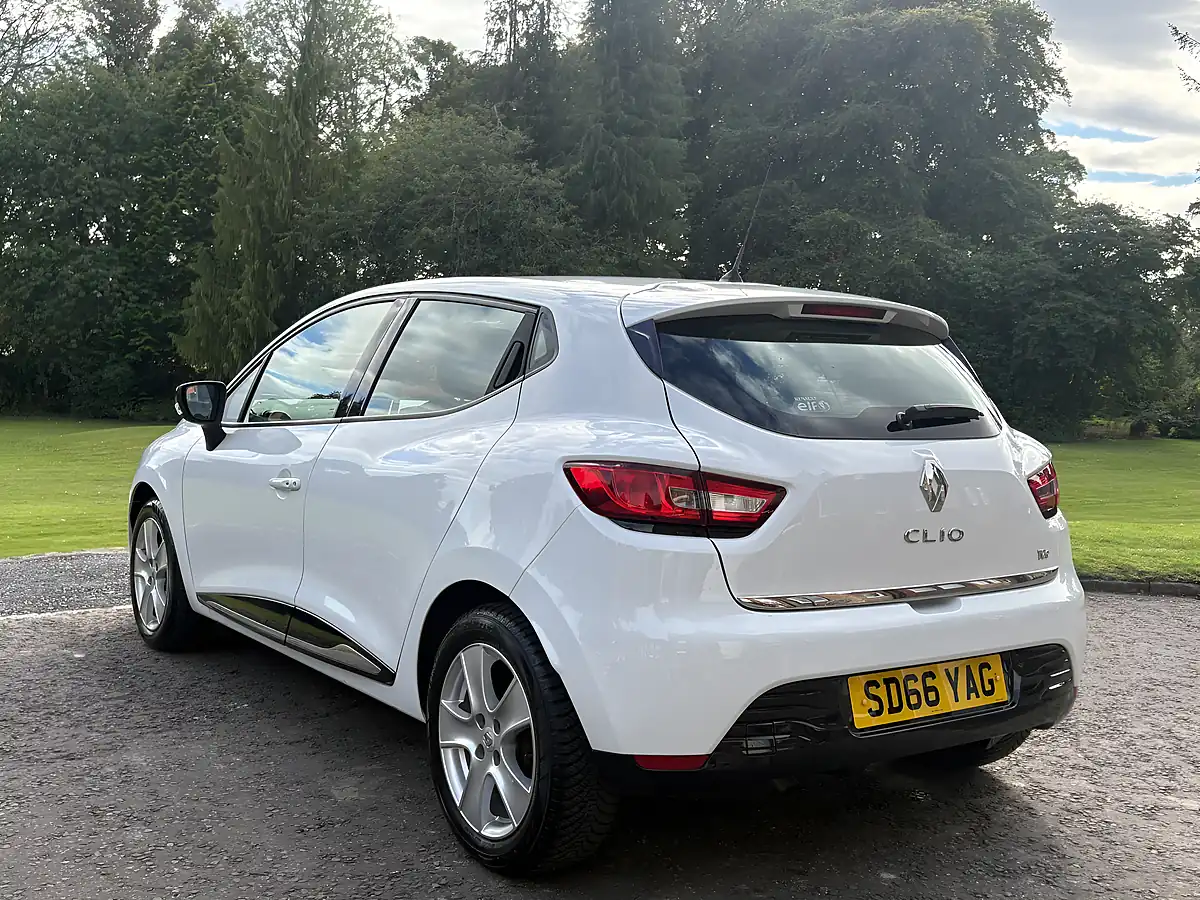 Used 2016 Renault Clio Dynamique Nav White - Interior and Exterior details 6