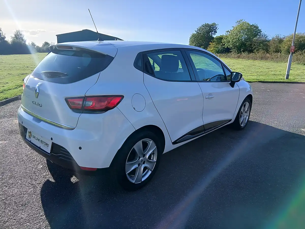 Used 2016 Renault Clio Dynamique Nav White - Interior and Exterior details 10