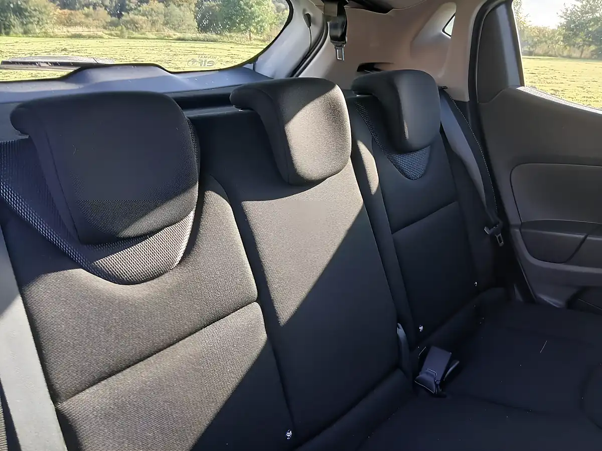 Used 2016 Renault Clio Dynamique Nav White - Interior and Exterior details 14