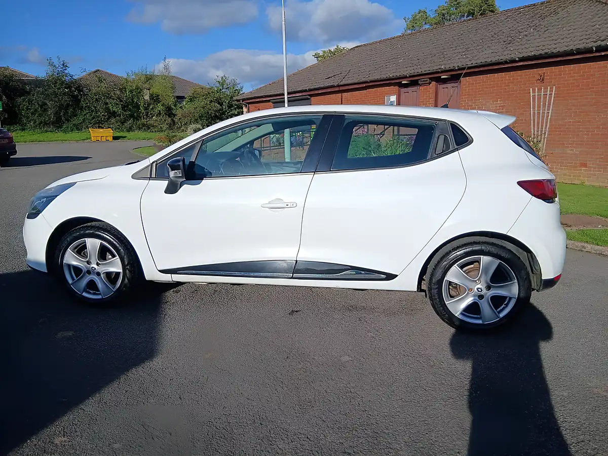 Used 2016 Renault Clio Dynamique Nav White - Interior and Exterior details 4