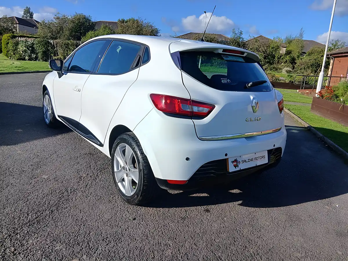Used 2016 Renault Clio Dynamique Nav White - Interior and Exterior details 5