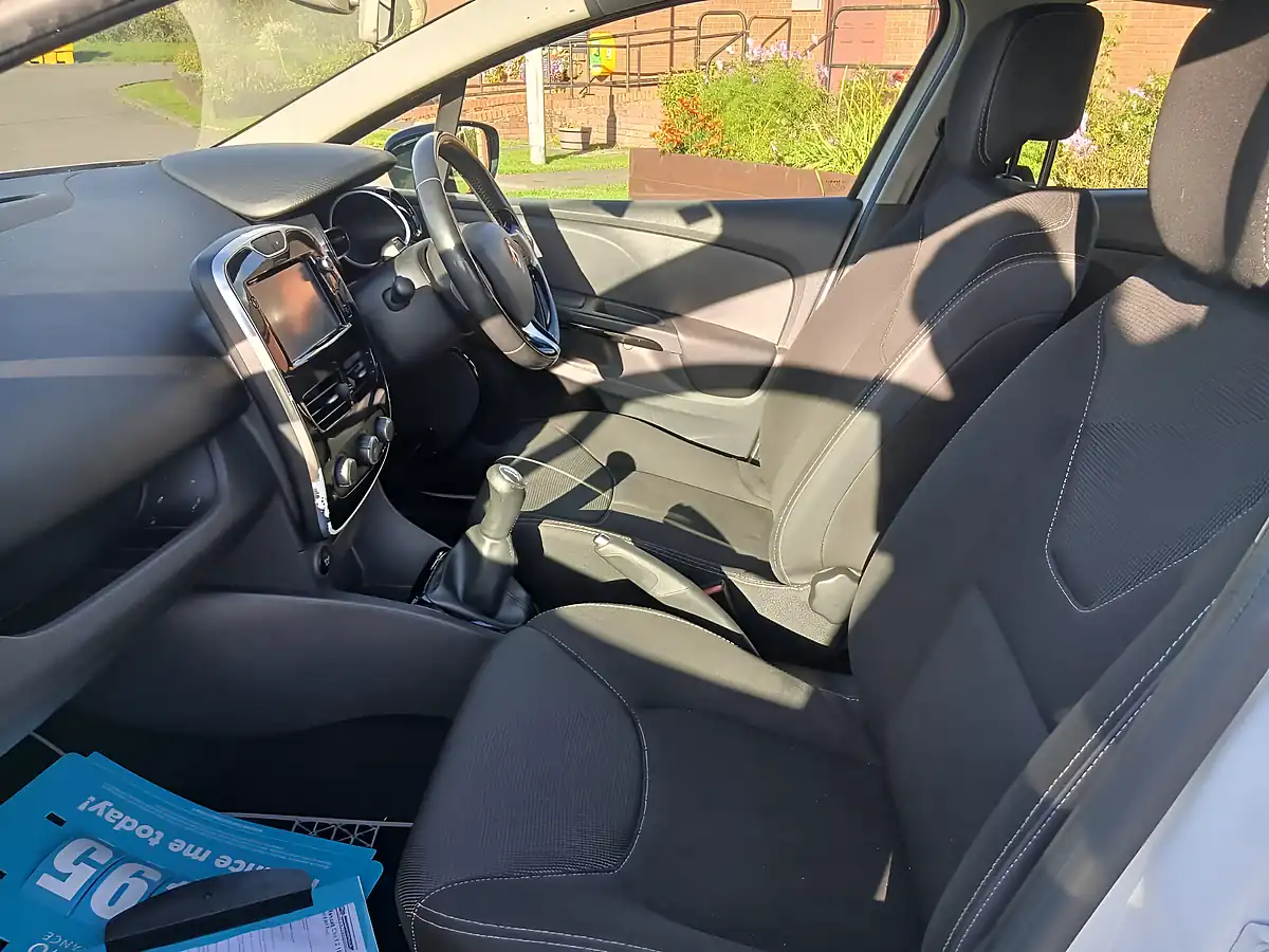 Used 2016 Renault Clio Dynamique Nav White - Interior and Exterior details 7