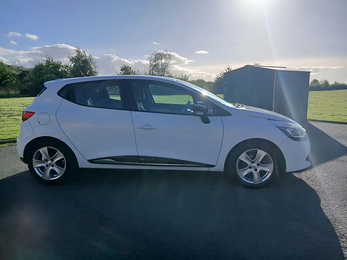 Used 2016 Renault Clio Dynamique Nav White - Interior and Exterior details 9