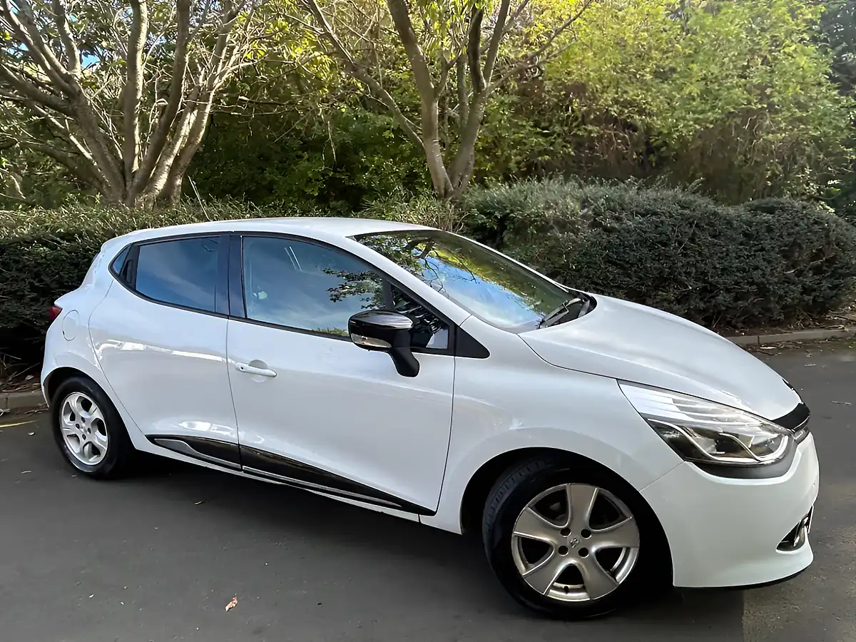 Used 2016 Renault Clio Dynamique Nav White - Interior and Exterior details 3