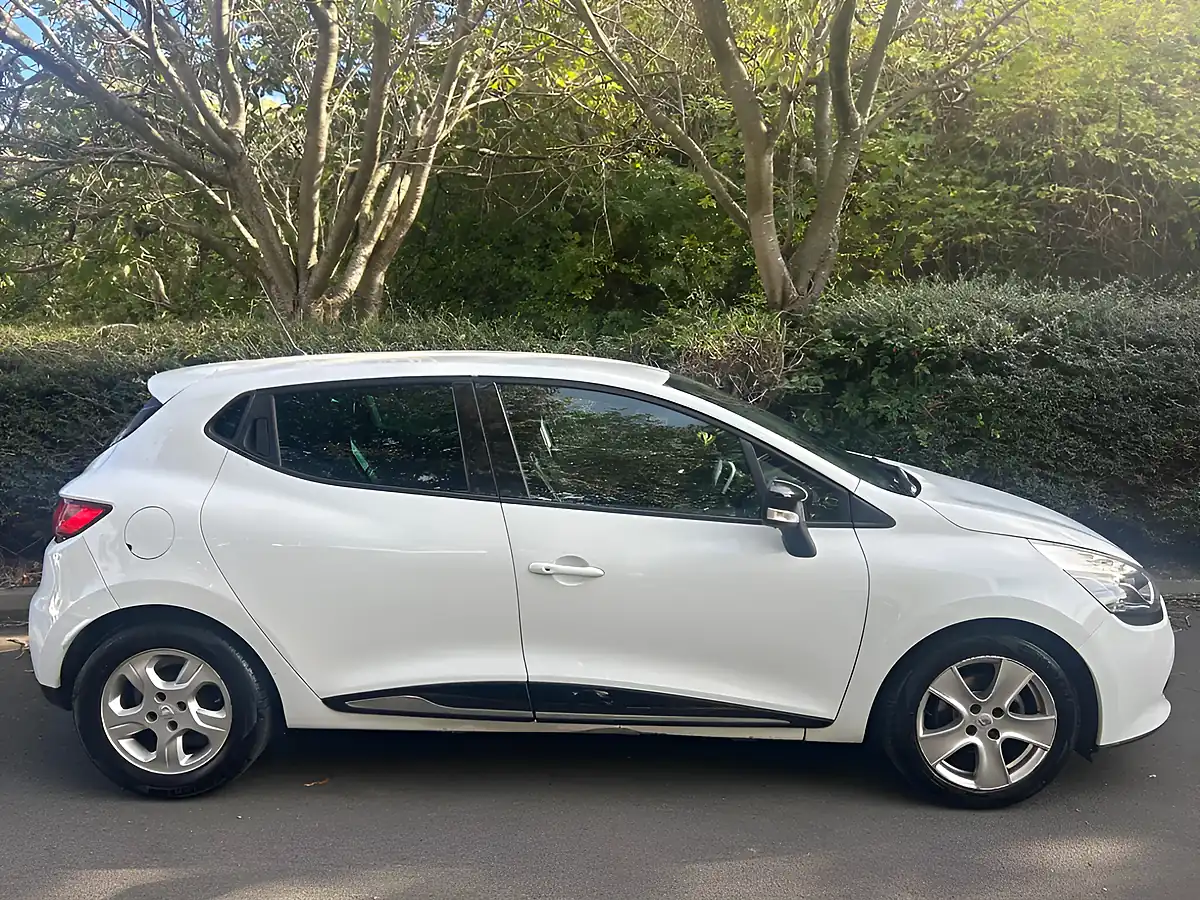 Used 2016 Renault Clio Dynamique Nav White - Interior and Exterior details 5
