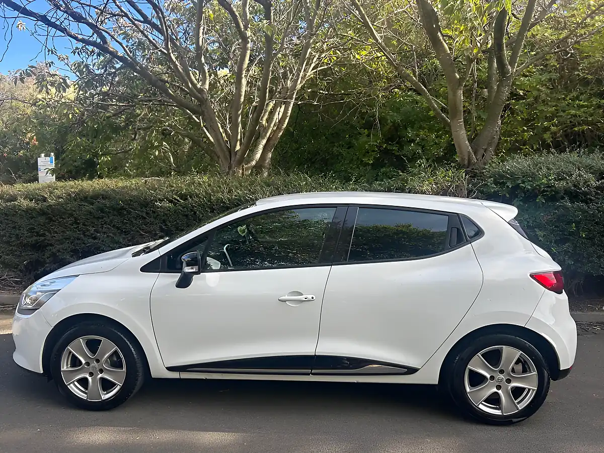Used 2016 Renault Clio Dynamique Nav White - Interior and Exterior details 6