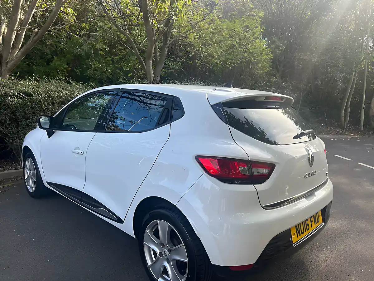 Used 2016 Renault Clio Dynamique Nav White - Interior and Exterior details 8