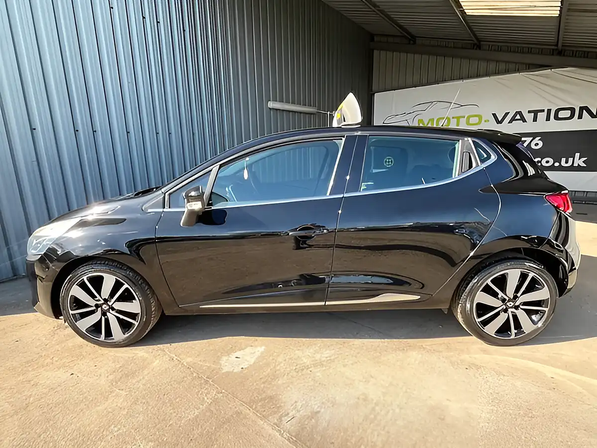 Used 2016 Renault Clio Dynamique S Nav Black - Interior and Exterior details 10