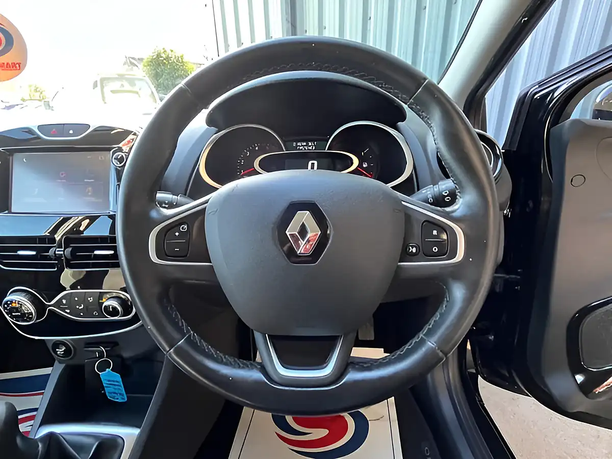 Used 2016 Renault Clio Dynamique S Nav Black - Interior and Exterior details 16