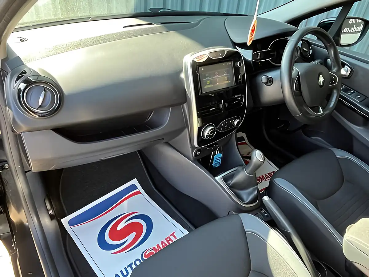 Used 2016 Renault Clio Dynamique S Nav Black - Interior and Exterior details 17
