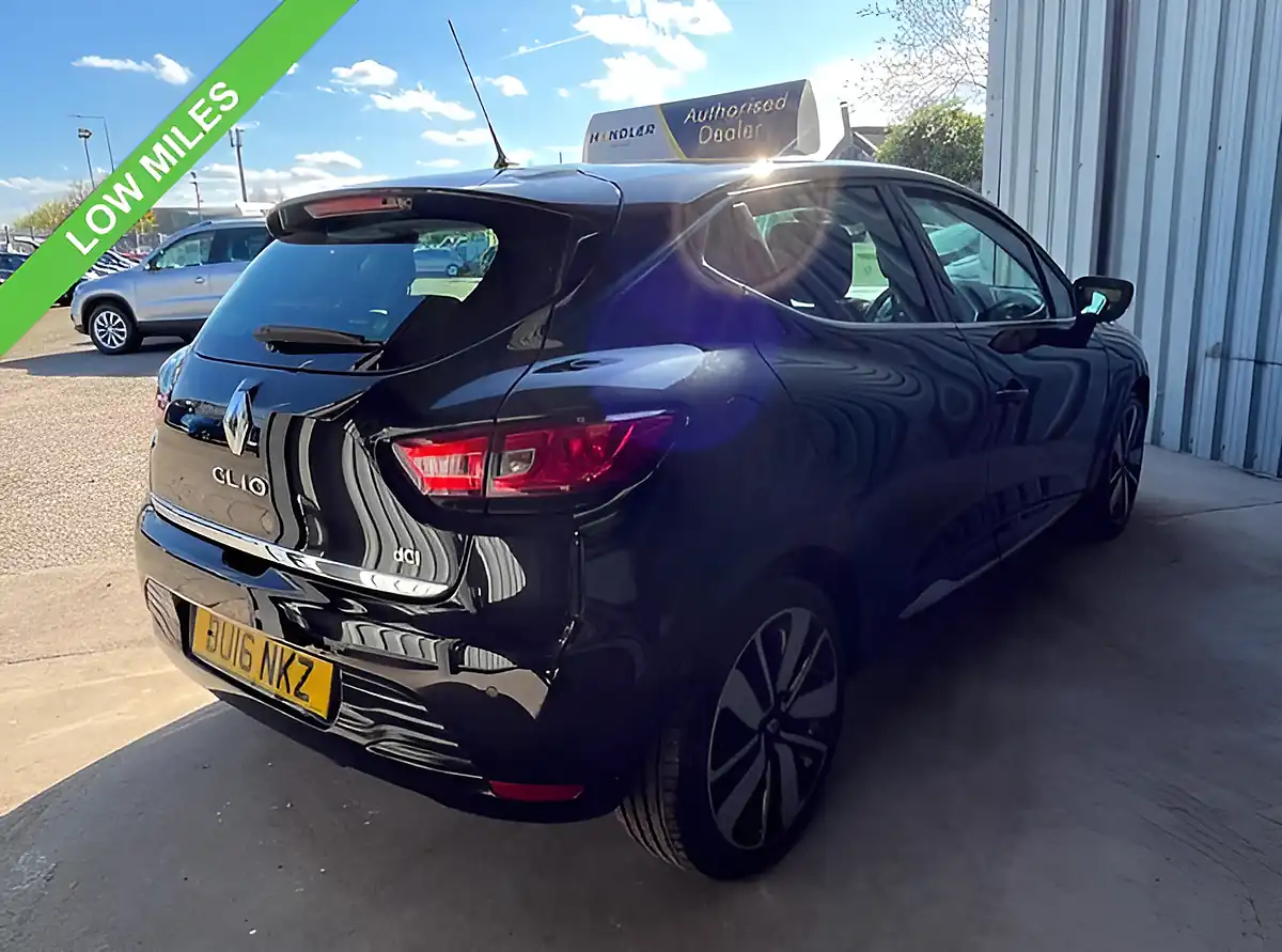 Used 2016 Renault Clio Dynamique S Nav Black - Interior and Exterior details 3