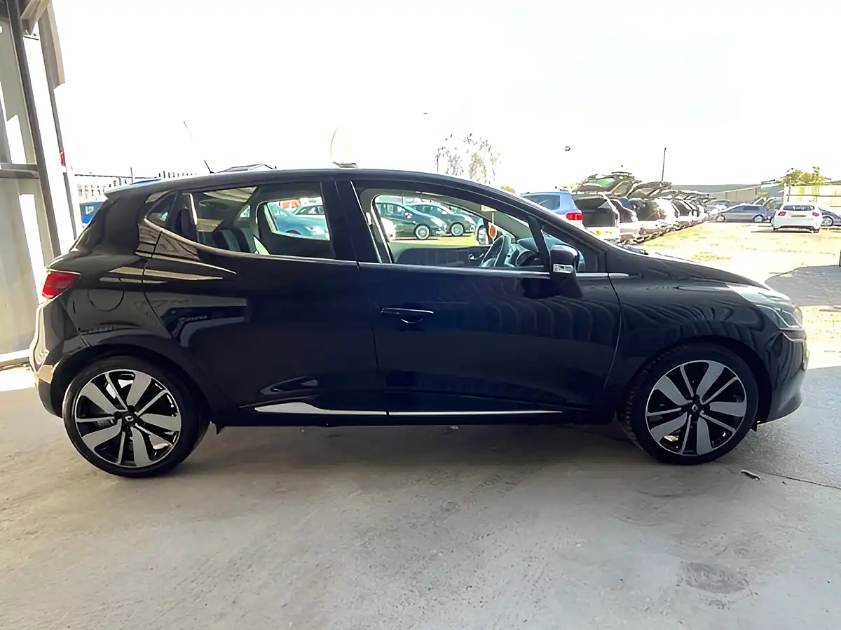 Used 2016 Renault Clio Dynamique S Nav Black - Interior and Exterior details 9