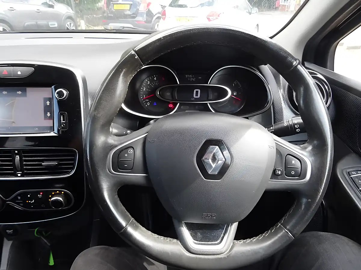 Used 2016 Renault Clio Dynamique S Nav Black - Interior and Exterior details 13