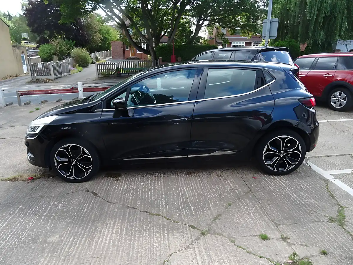 Used 2016 Renault Clio Dynamique S Nav Black - Interior and Exterior details 16