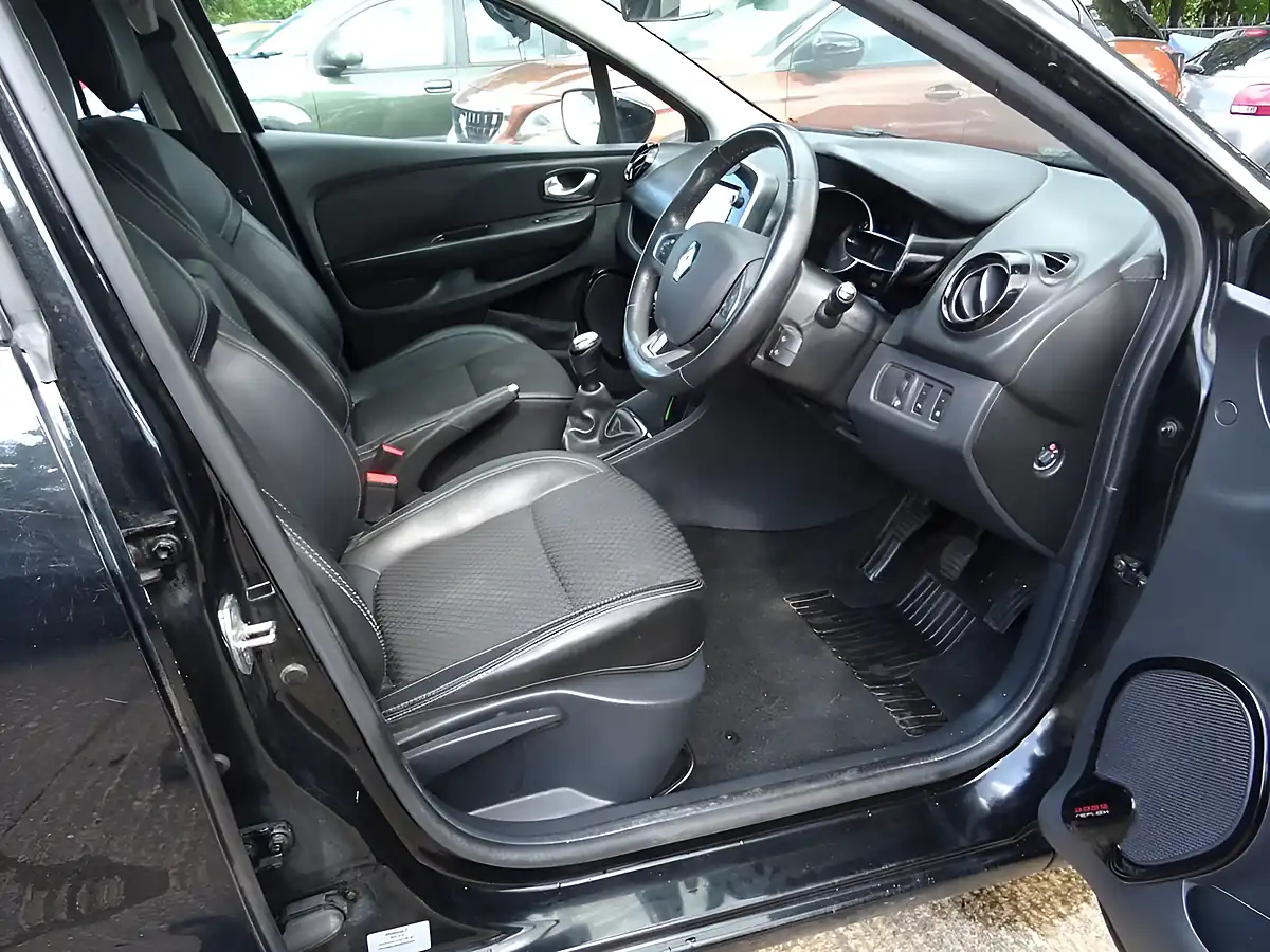 Used 2016 Renault Clio Dynamique S Nav Black - Interior and Exterior details 20