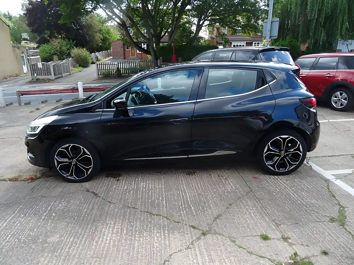 Used 2016 Renault Clio Dynamique S Nav Black - Interior and Exterior details 4