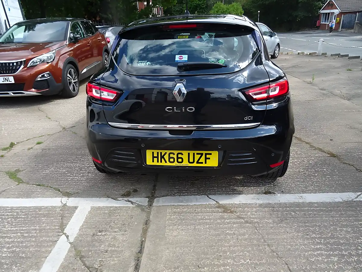 Used 2016 Renault Clio Dynamique S Nav Black - Interior and Exterior details 6