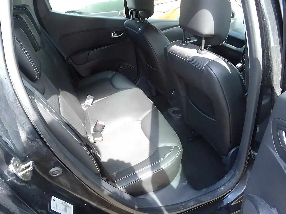 Used 2016 Renault Clio Dynamique S Nav Black - Interior and Exterior details 9