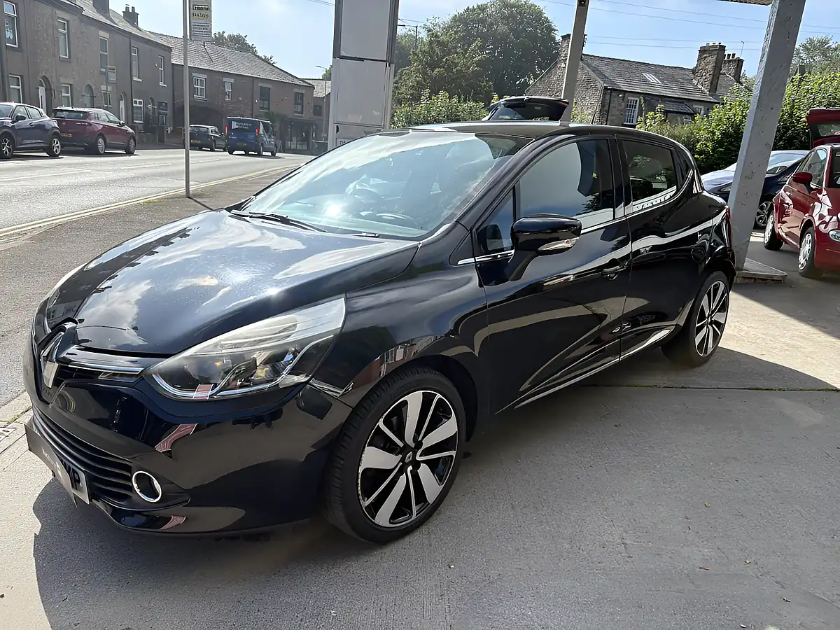 Used 2016 Renault Clio Dynamique S Nav Black - Interior and Exterior details 6