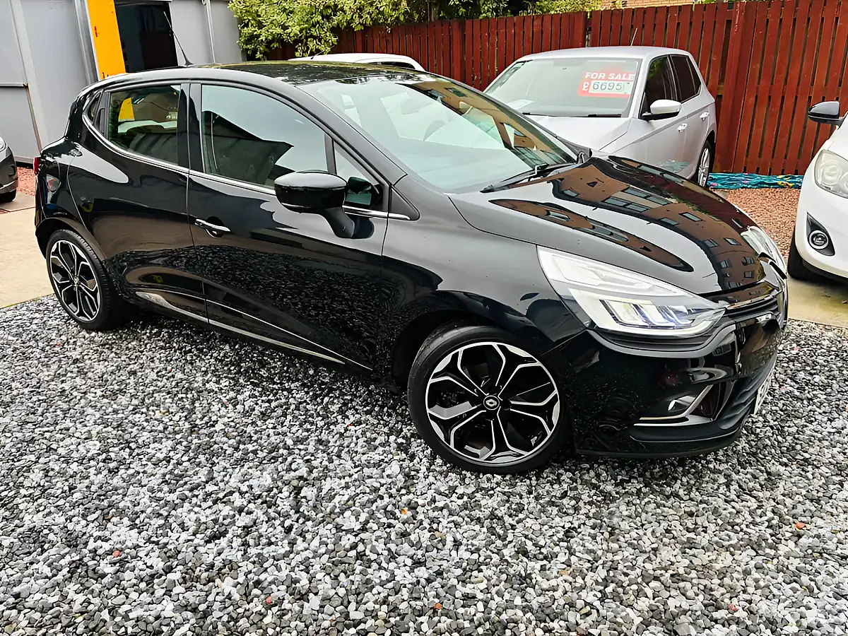 Used 2016 Renault Clio Dynamique S Nav Black - Front View