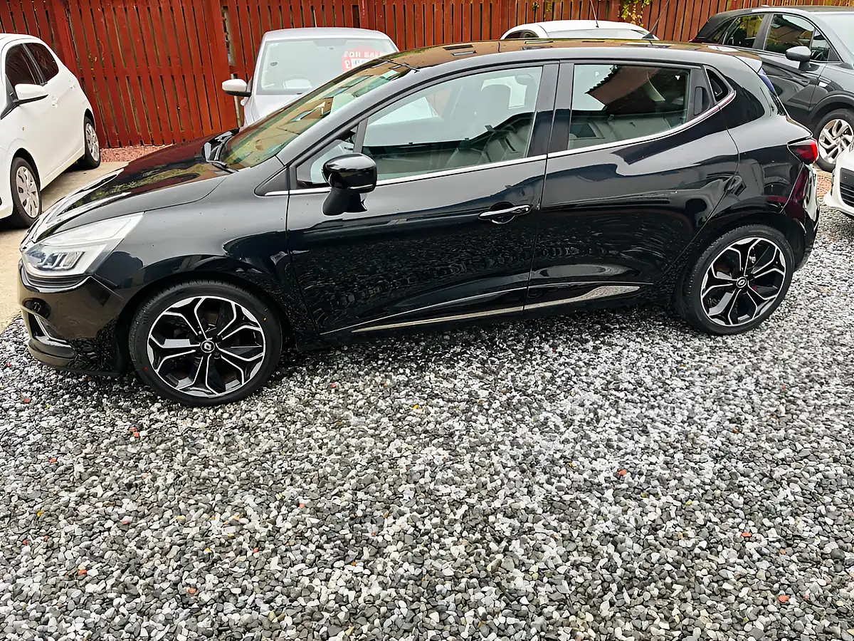 Used 2016 Renault Clio Dynamique S Nav Black - Interior and Exterior details 10