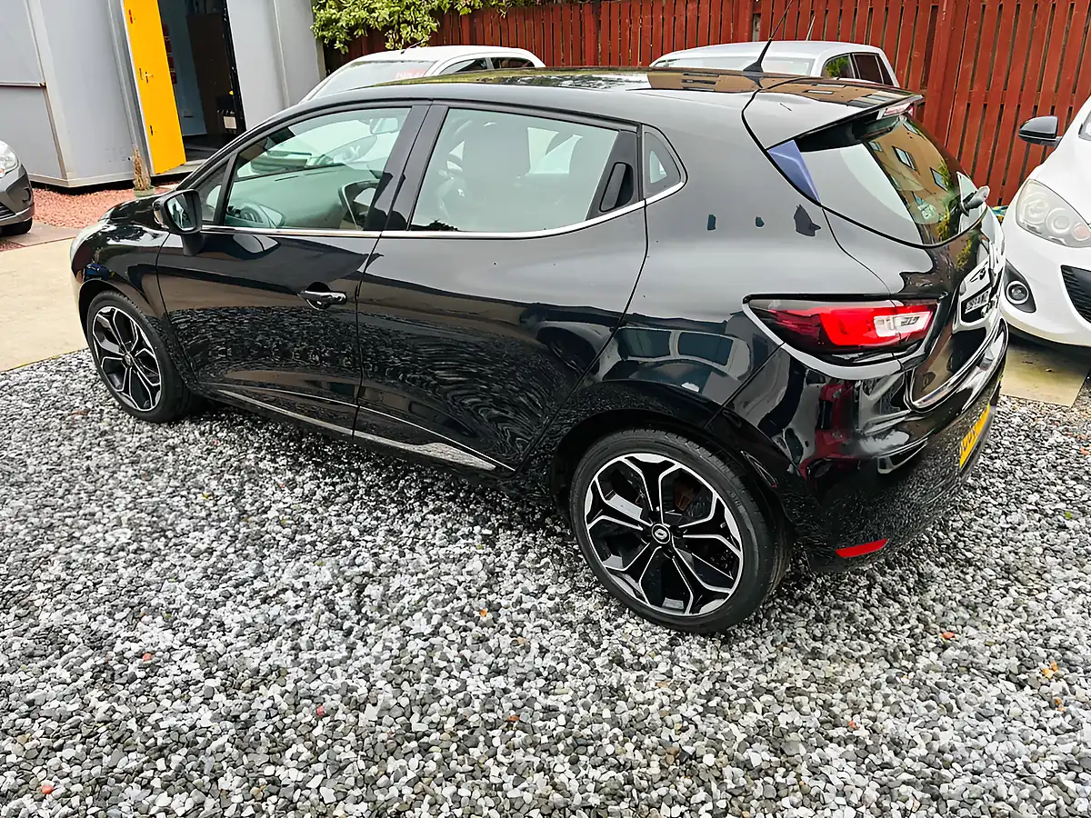 Used 2016 Renault Clio Dynamique S Nav Black - Interior and Exterior details 11