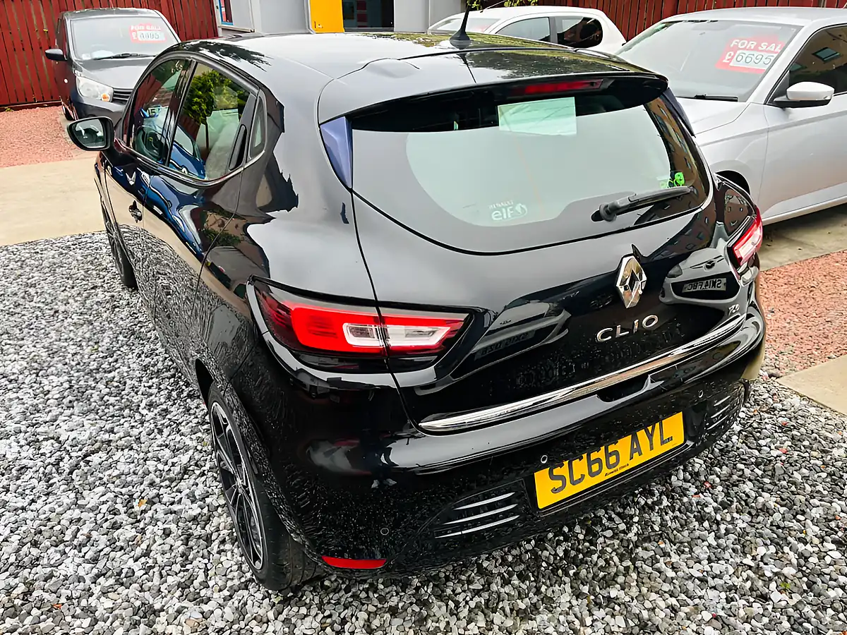 Used 2016 Renault Clio Dynamique S Nav Black - Interior and Exterior details 12