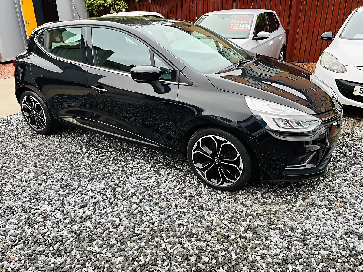 Used 2016 Renault Clio Dynamique S Nav Black - Interior and Exterior details 15