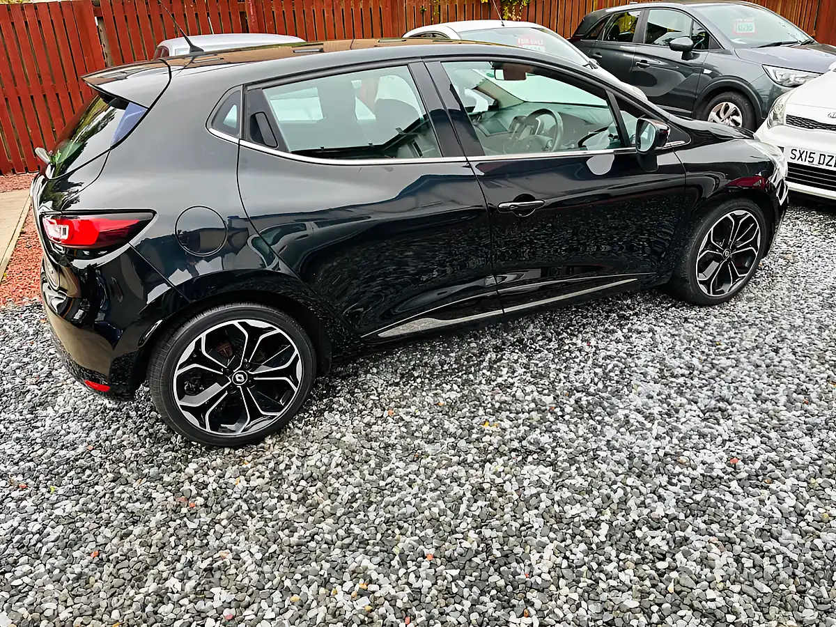 Used 2016 Renault Clio Dynamique S Nav Black - Interior and Exterior details 16