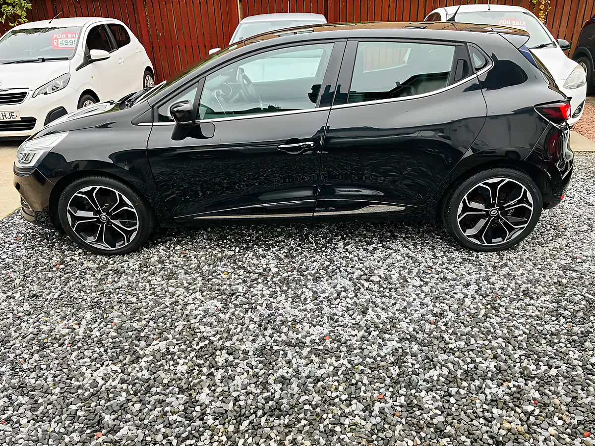 Used 2016 Renault Clio Dynamique S Nav Black - Interior and Exterior details 19