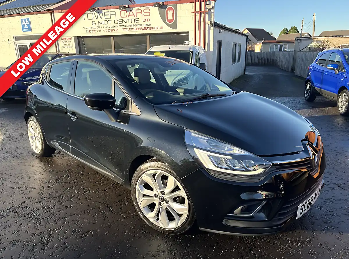 Used 2016 Renault Clio Dynamique S Nav Diamond Black - Front View