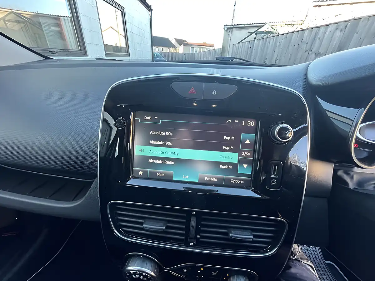 Used 2016 Renault Clio Dynamique S Nav Diamond Black - Interior and Exterior details 11