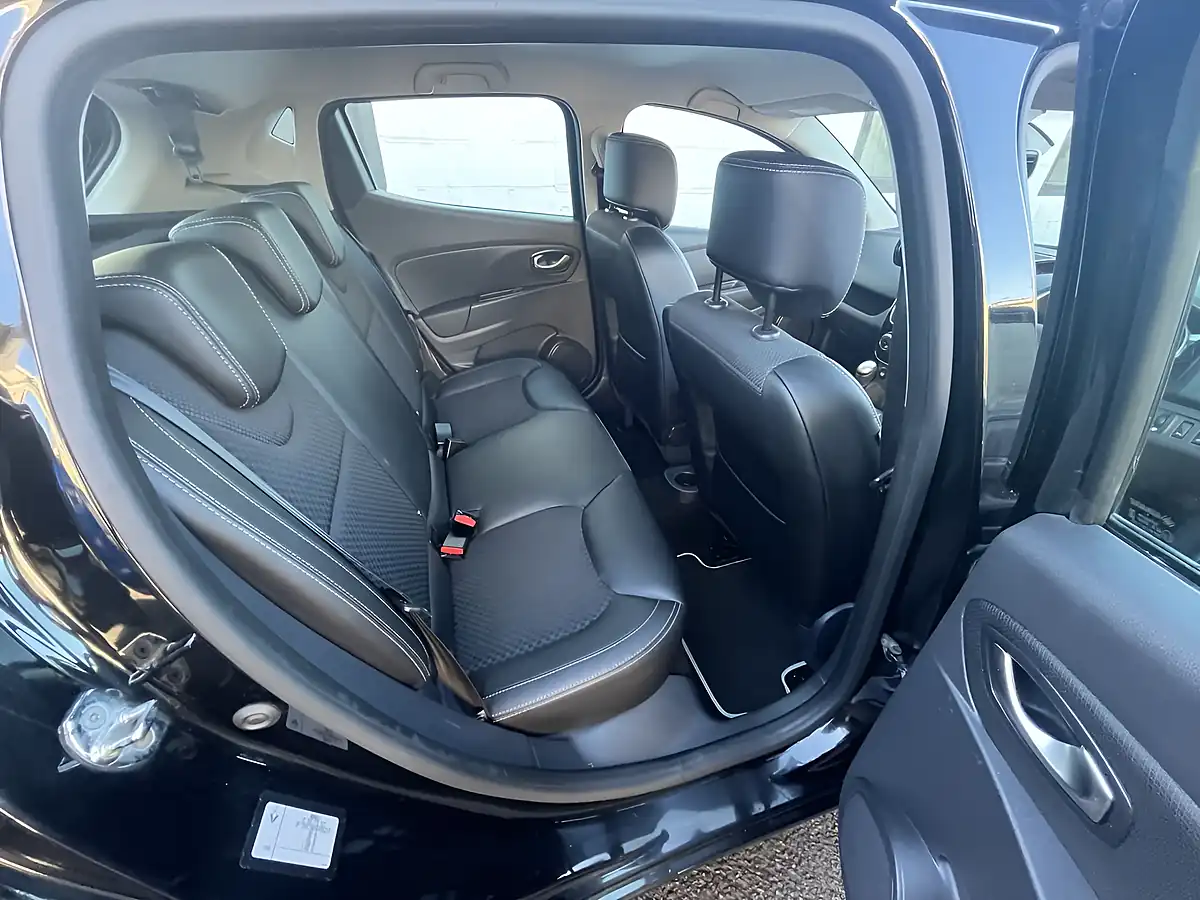 Used 2016 Renault Clio Dynamique S Nav Diamond Black - Interior and Exterior details 17